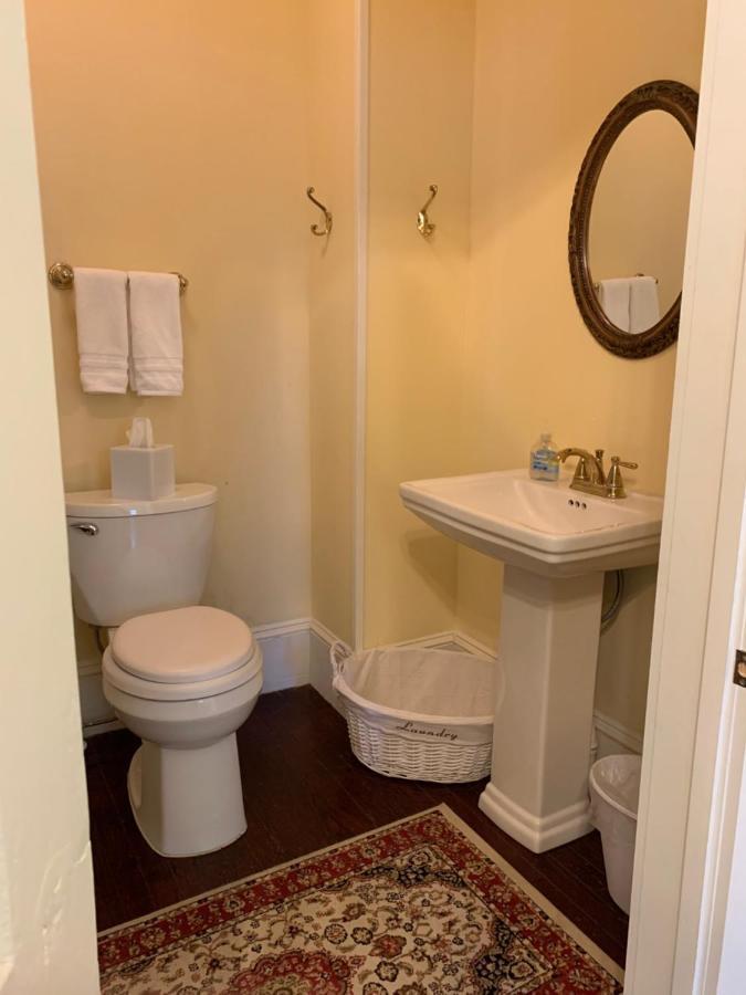 Bed & Breakfast 1872 Denham 3*