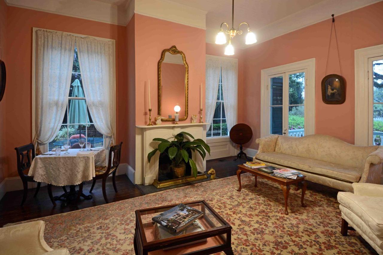 1872 Denham Bed & Breakfast Monticello