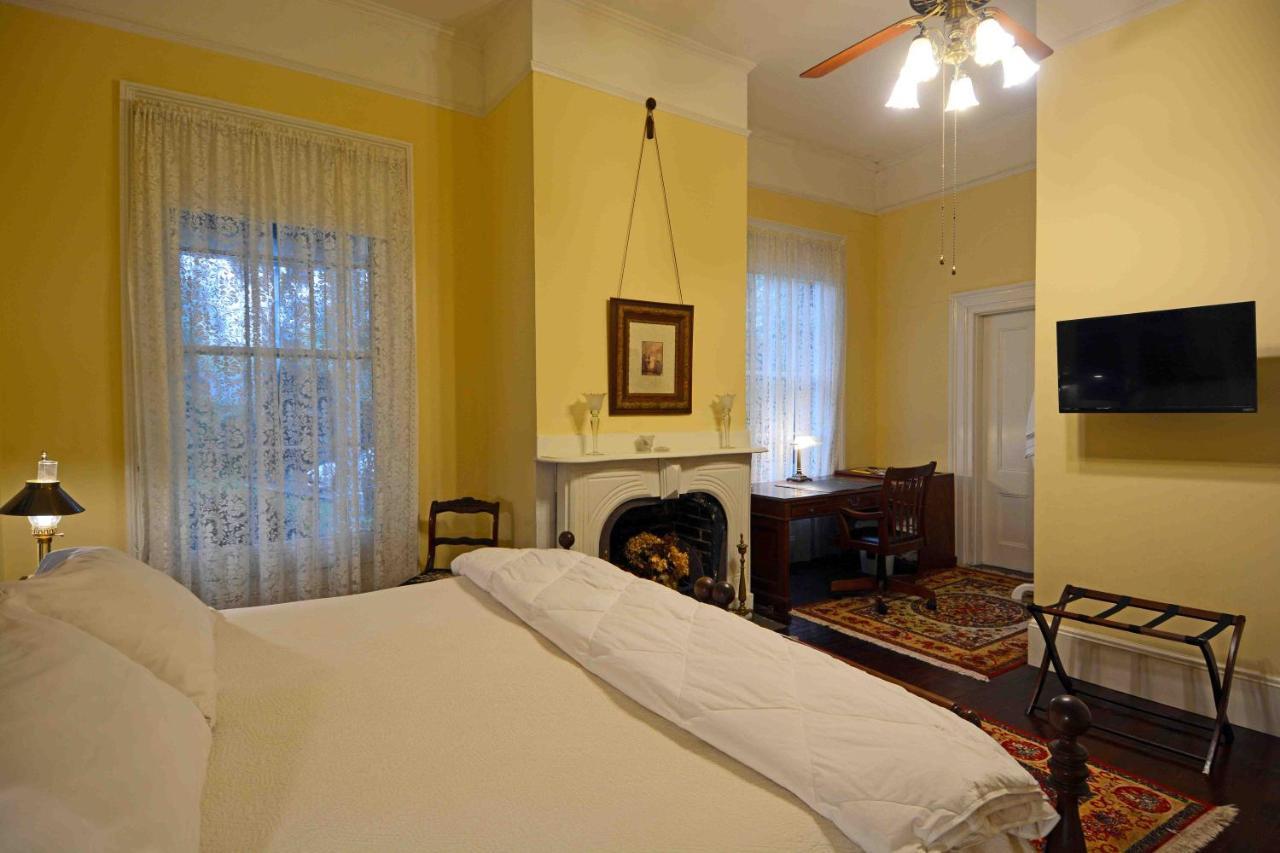 1872 Denham Bed & Breakfast