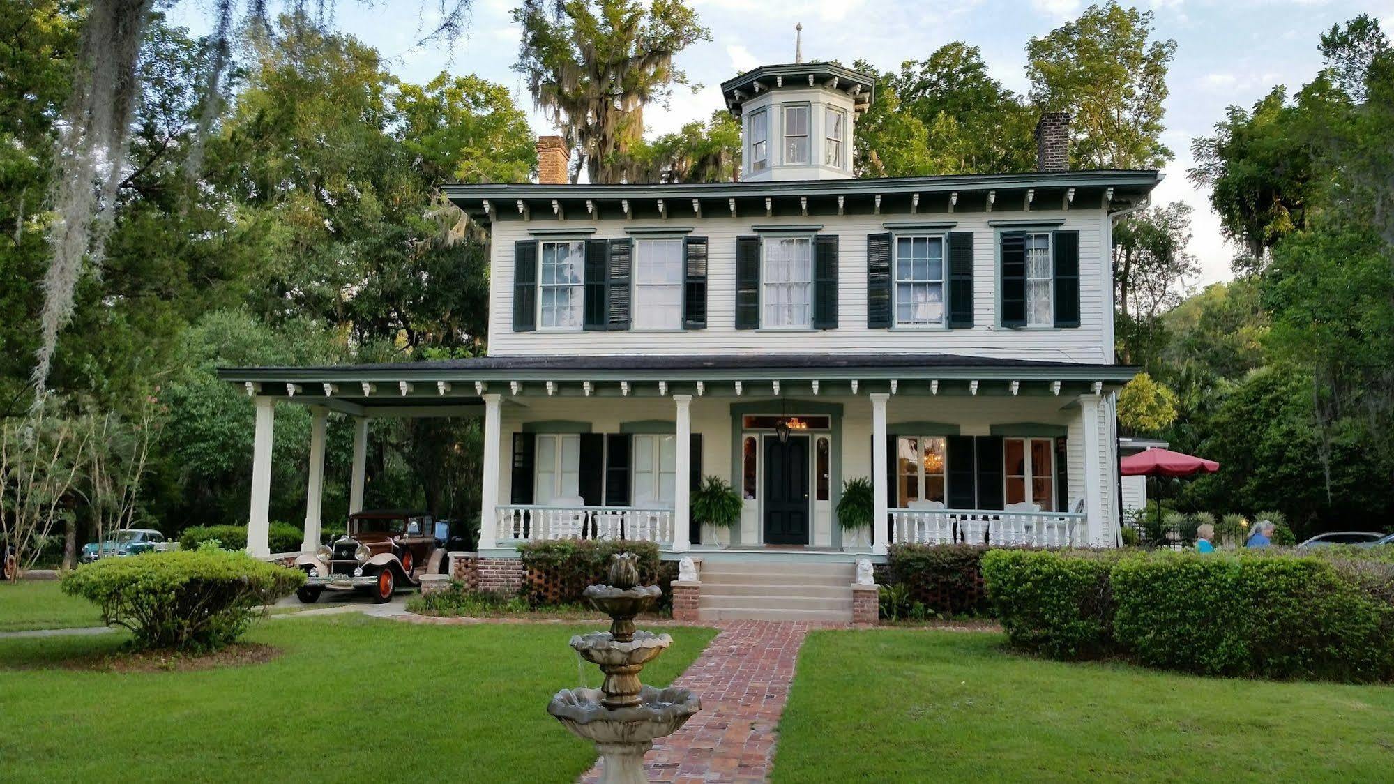 Bed & Breakfast 1872 Denham 3*