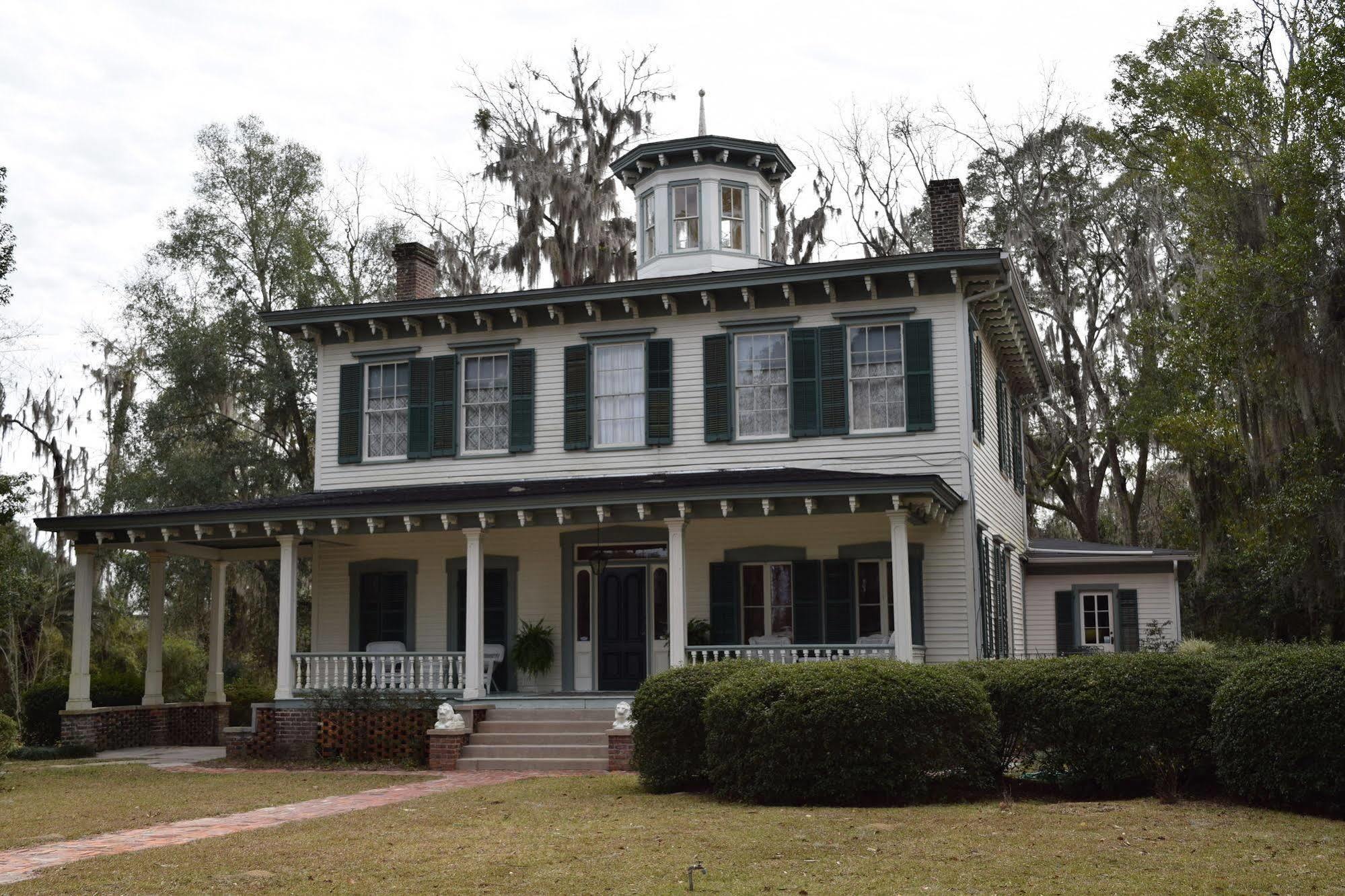 1872 Denham Bed & Breakfast Monticello