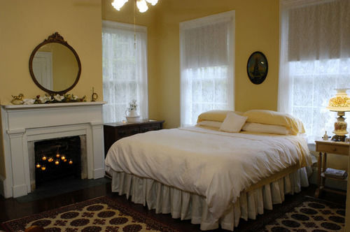 1872 Denham Bed and breakfast Monticello